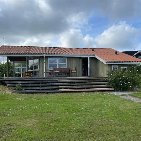 Aeldre Max 4 Voksne Og 4 Born *