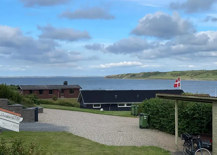 Aeldre Max 4 Voksne Og 4 Born *